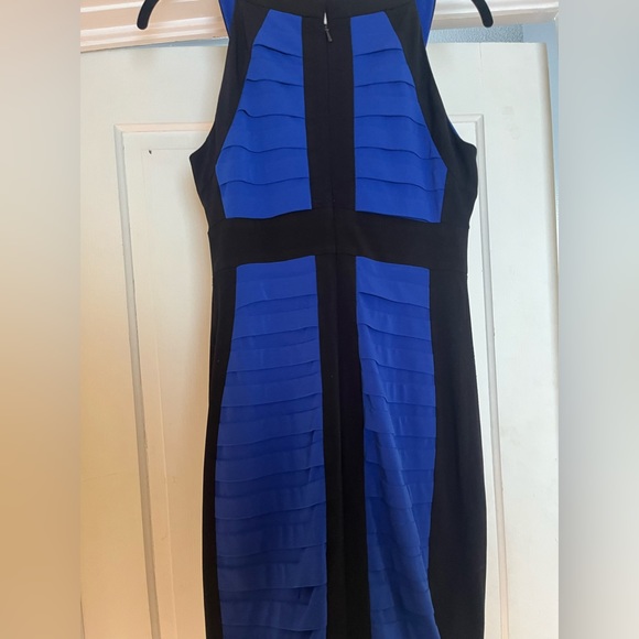 Cache Bodycon Dress 💙🖤 - Picture 2 of 2